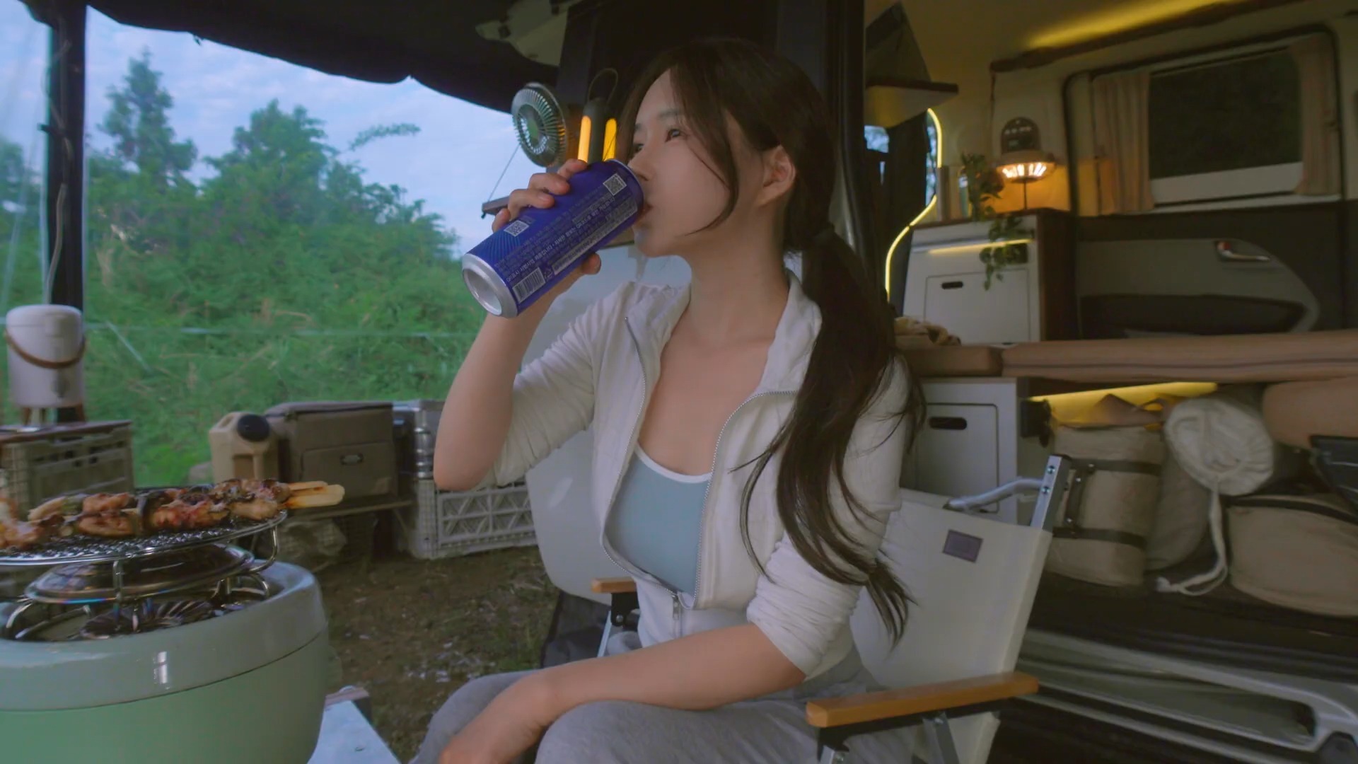 “锋刃-2025”国际狙击手射击竞赛进行“搭乘舟艇水上狙击”课目竞赛